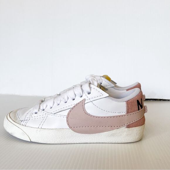 Nike Blazer Low 77 Jumbo Sneakers in White Pink Oxford - Picture 8 of 10